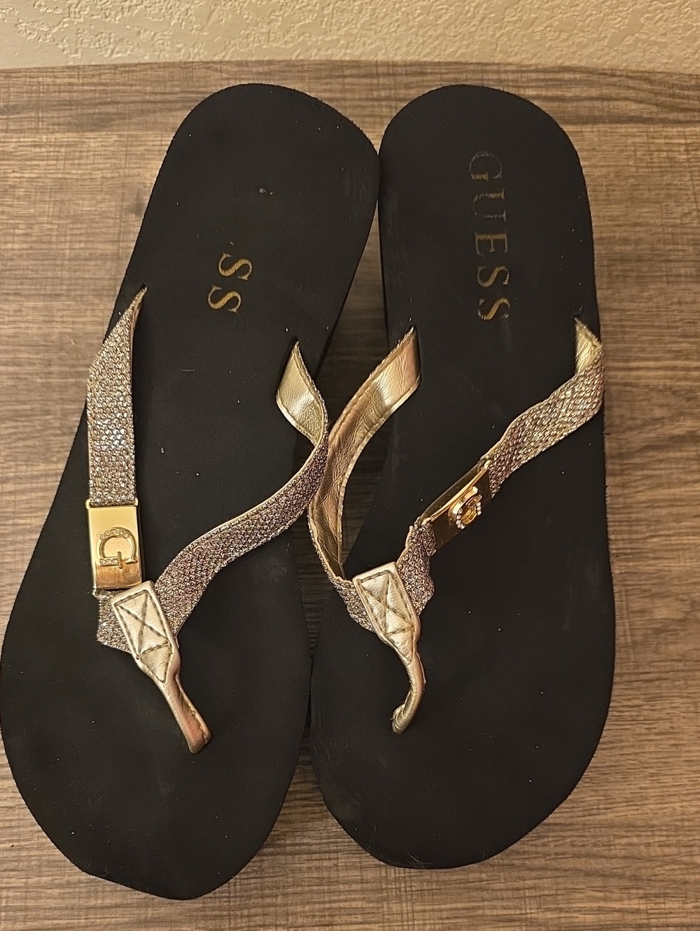 GUESS Gold Glitter Thong Sandals with Black Wedge Size 9.5